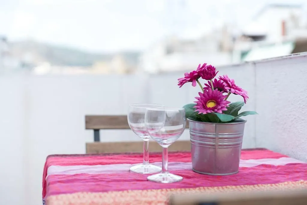 Atico Soleado Con Terraza - Cerca Del Camp Nou Y La Feria De Barcelona 0*, L'Hospitalet de Llobregat