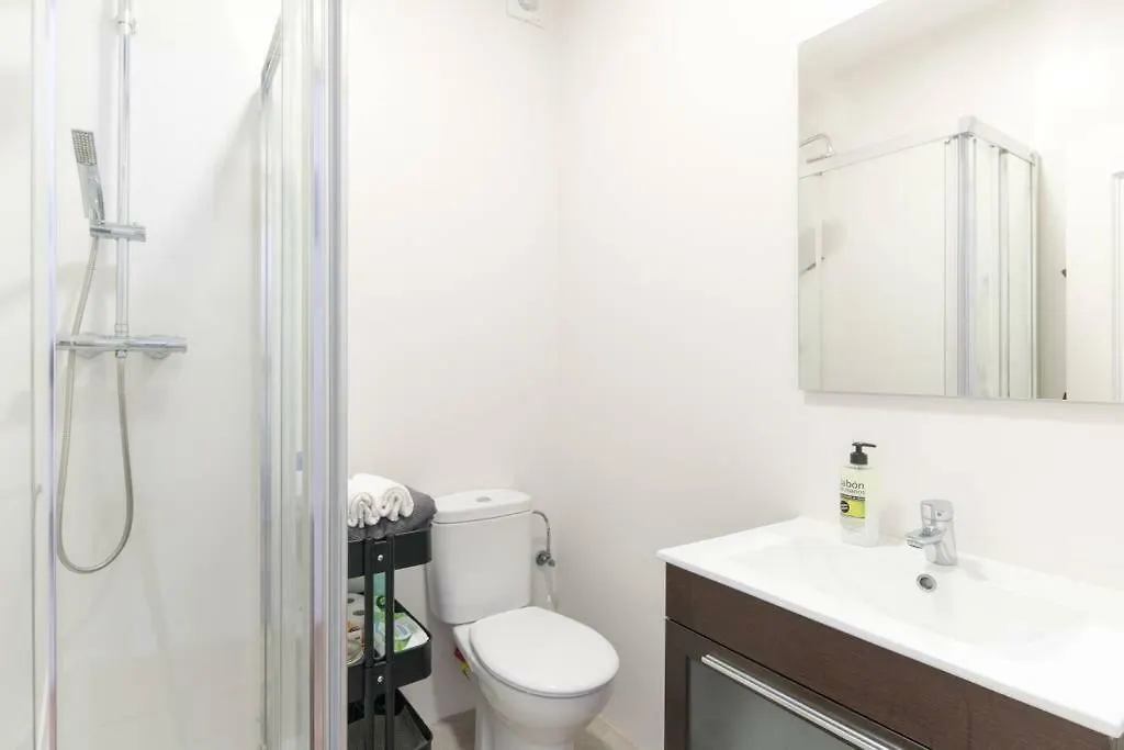 Apartamento Sunny Atic With Terrace - Close To Camp Nou And Bcn Fair L'Hospitalet de Llobregat Espanha