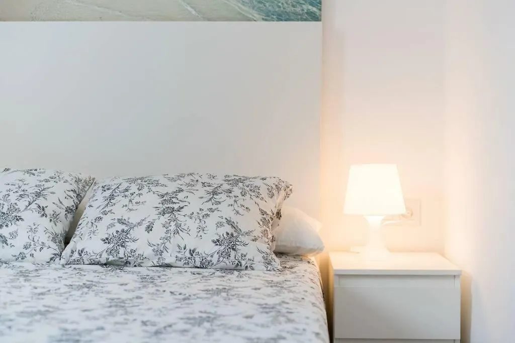 Apartamento Sunny Atic With Terrace - Close To Camp Nou And Bcn Fair L'Hospitalet de Llobregat Espanha